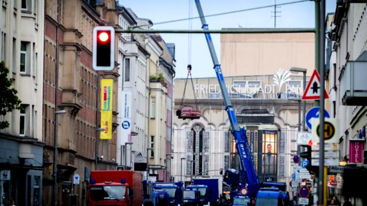 Gefahr eines Einsturzes in Berlin-Mitte: Bauarbeiten dauern bis in die Nacht
