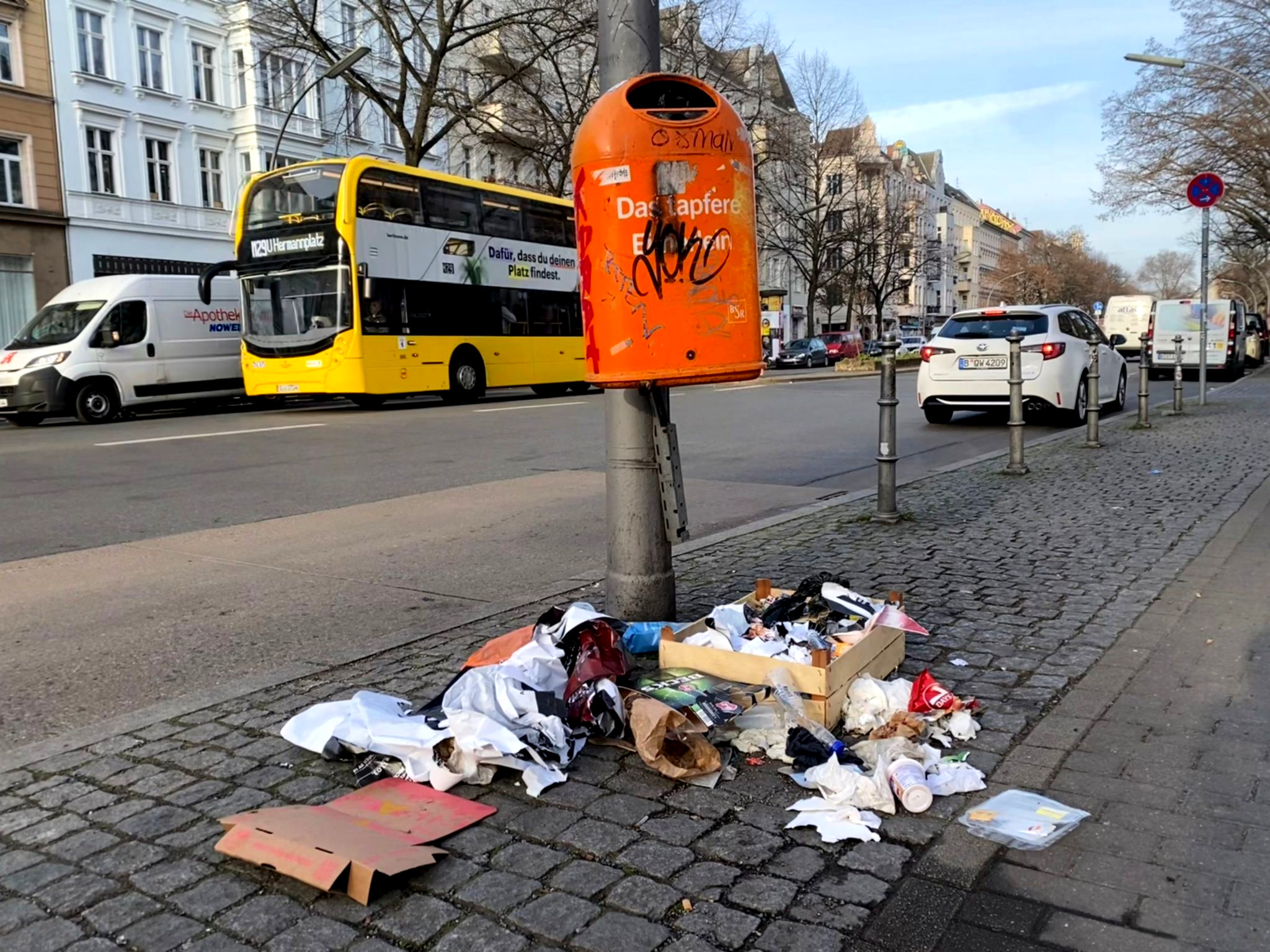 Müllhaufen, Polizei, Verbotsschild, Geldstrafe, Ärger.