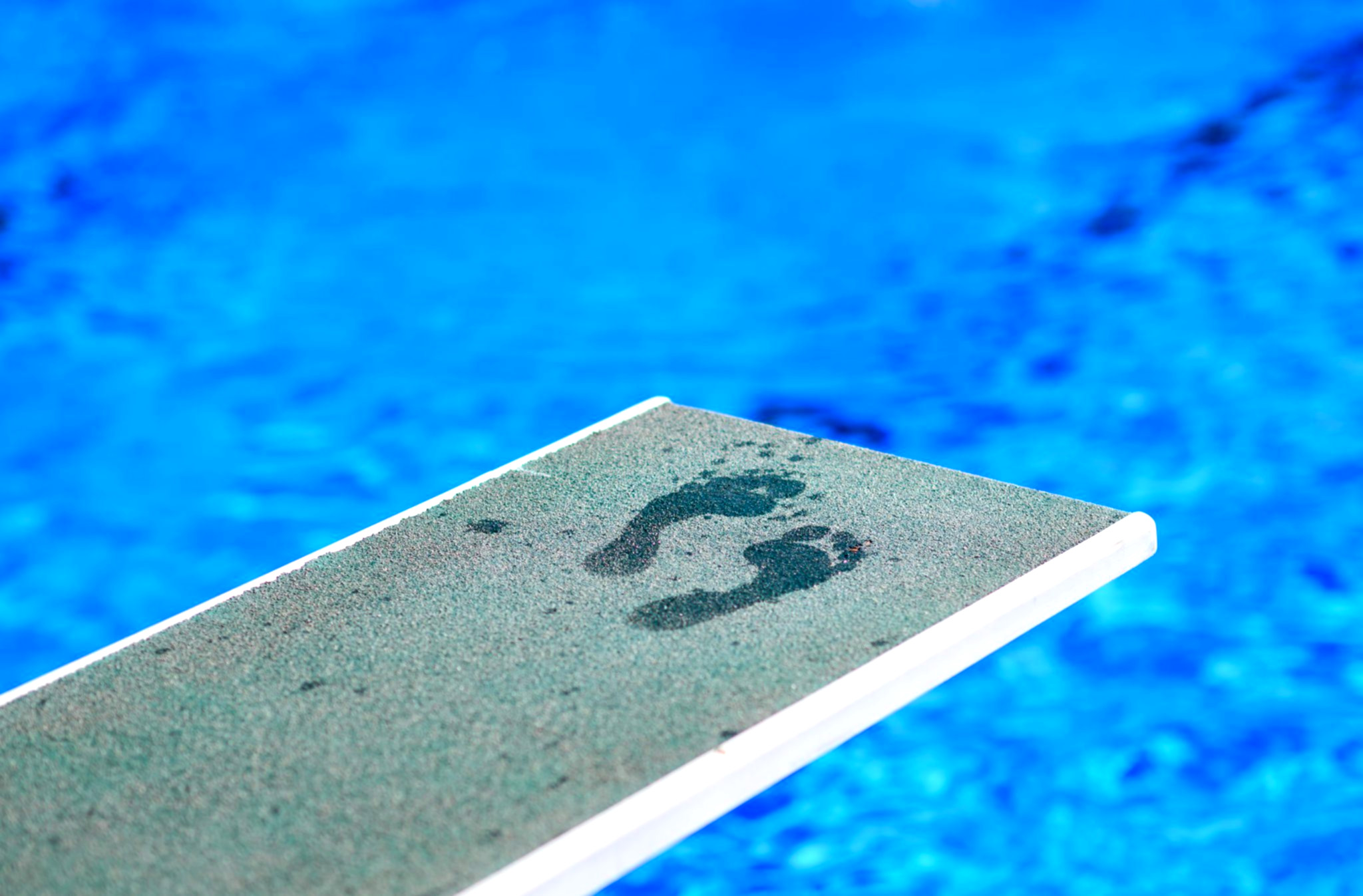 Unruhe und Konflikte in Schwimmbädern.