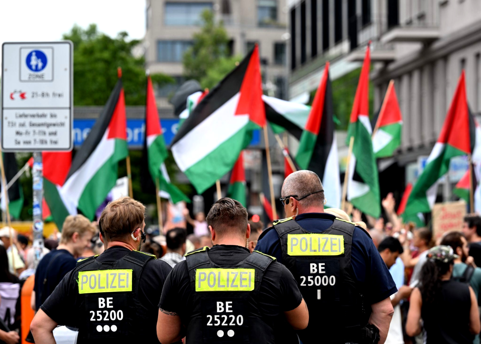 Berliner Polizei setzt Maßnahmen gegen pro-palästinensische Parolen fort