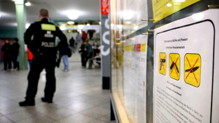 Messer sichergestellt, Verbot missachtet erneut.