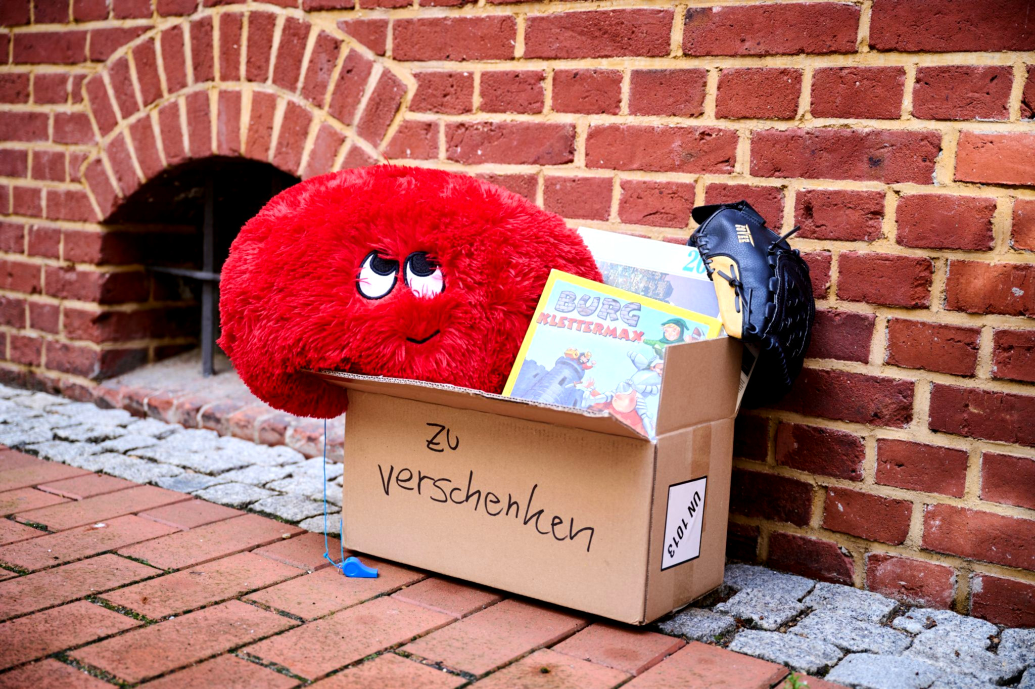 Unterschiedliche Regelungen für Verschenkboxen auf Gehwegen in deutschen Städten
