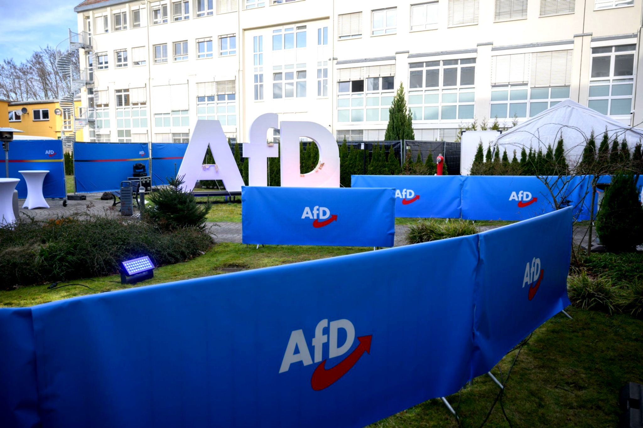 Gericht entscheidet über AfD-Räumung.