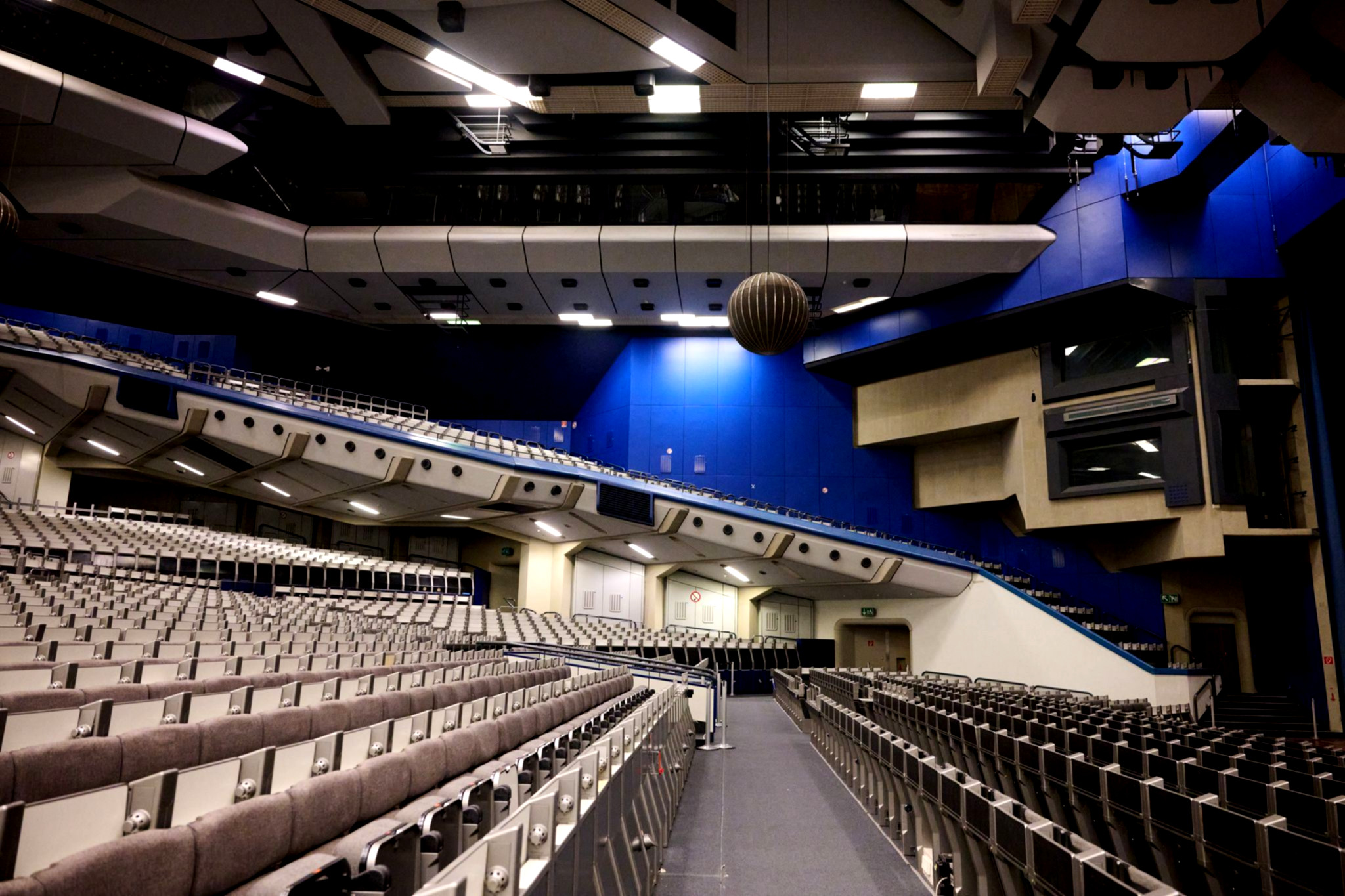 Verlassene Architektur wird temporär belebt.