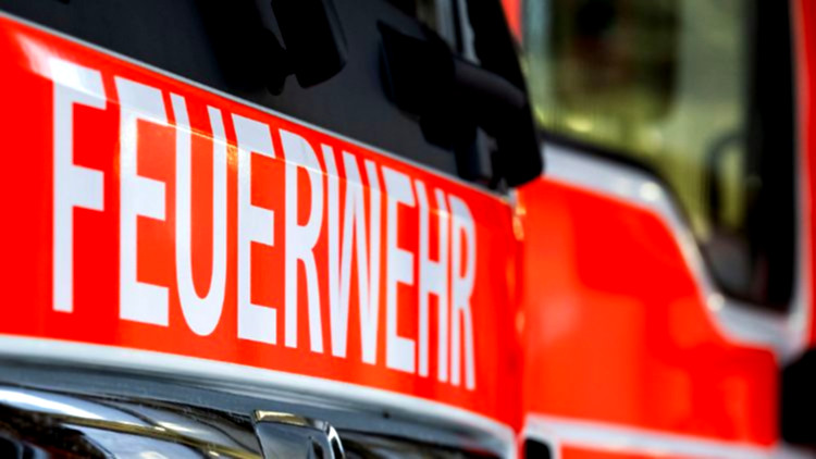 Mehrere Menschen bei Brand in Wohnhaus evakuiert