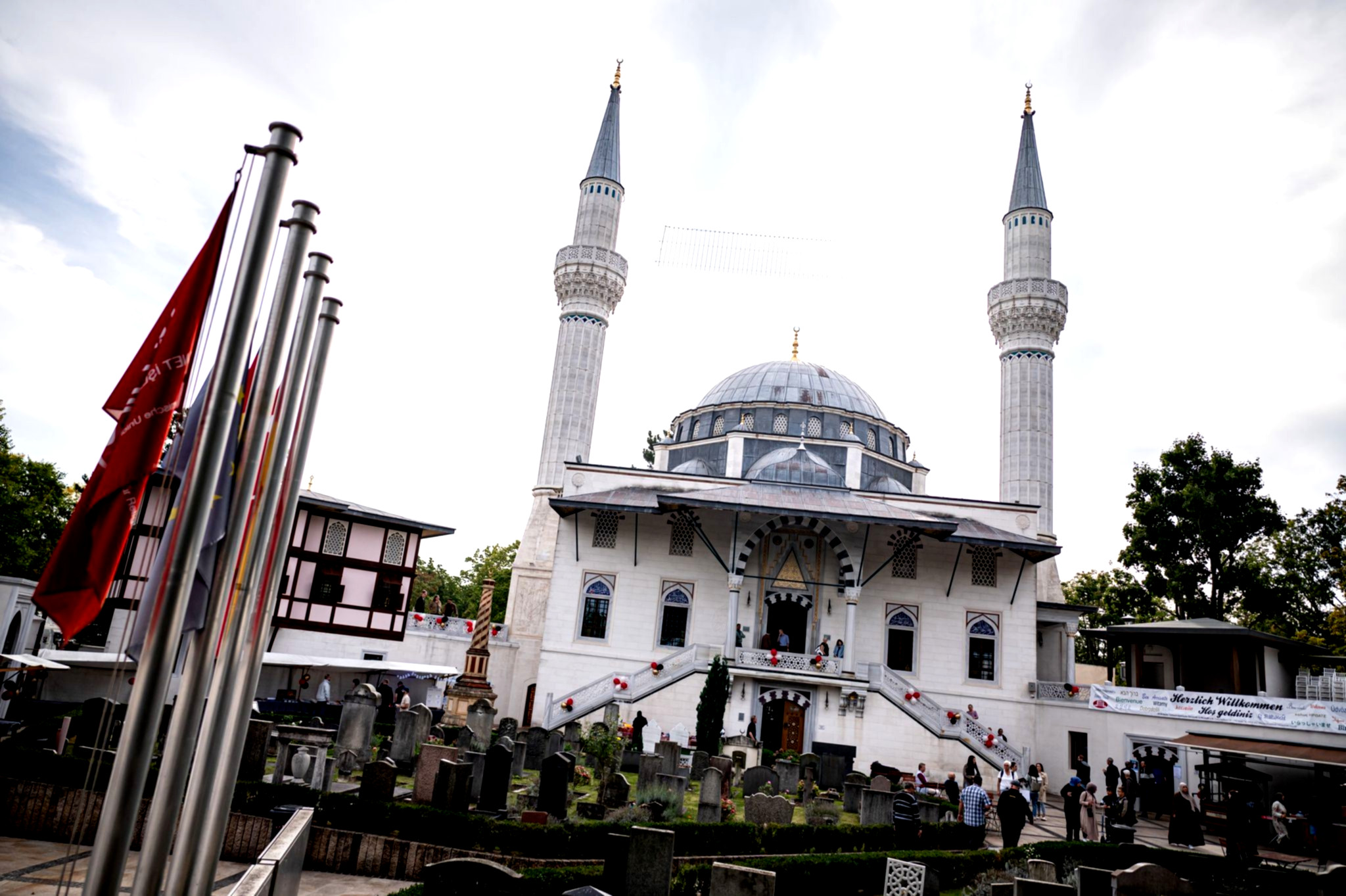 Moscheen öffnen Türen für Besucher.